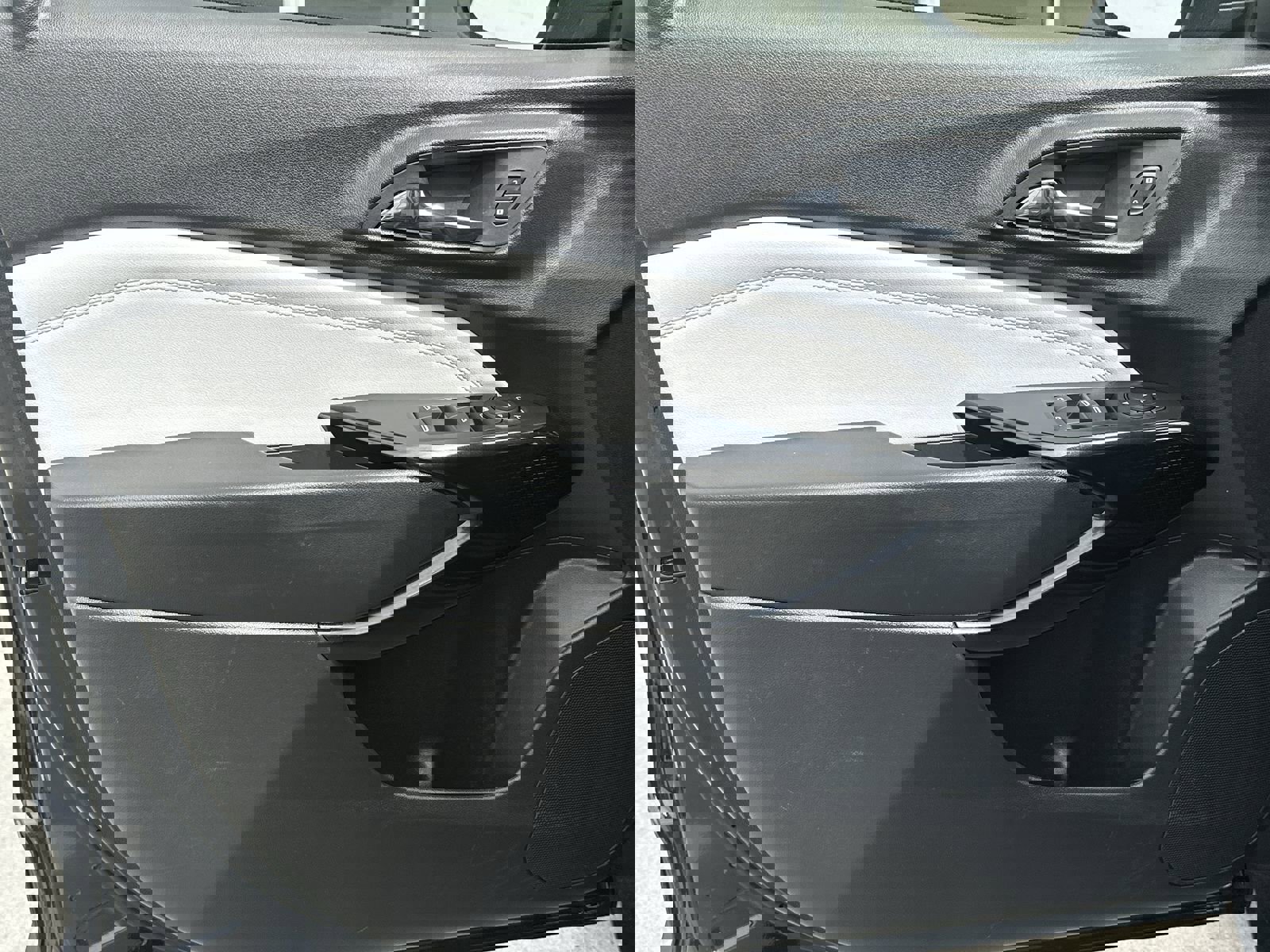 Used 2025 Chevrolet Trax LT w/ LT Convenience Package image 14