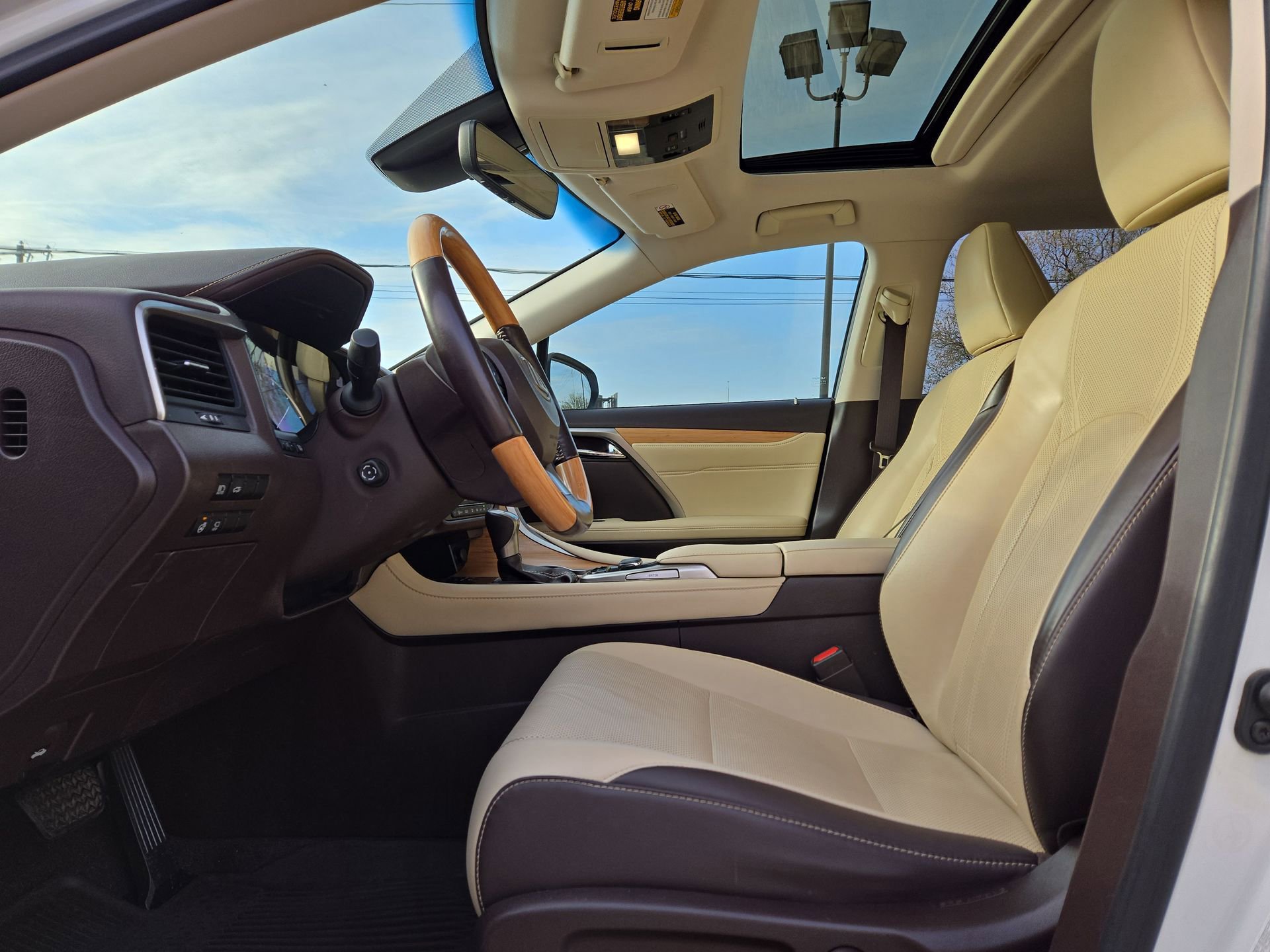 Used 2019 Lexus RX 350L FWD image 16