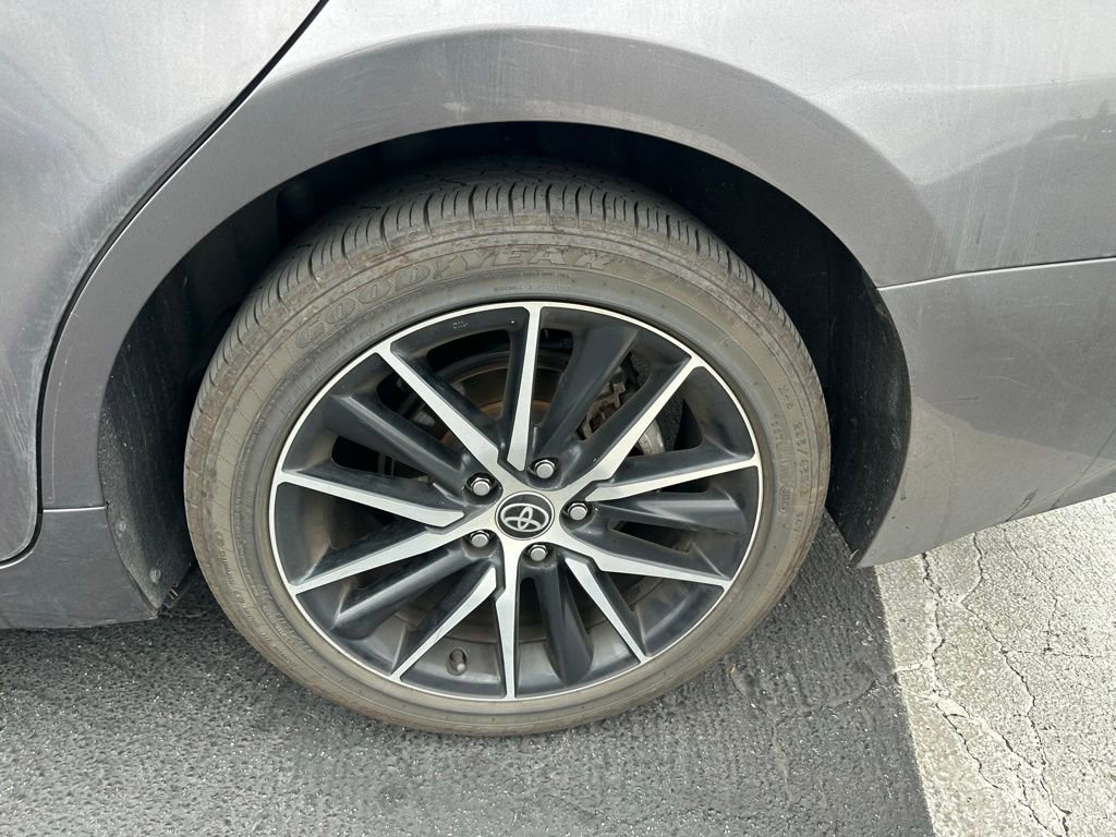 Used 2021 Toyota Camry SE image 3