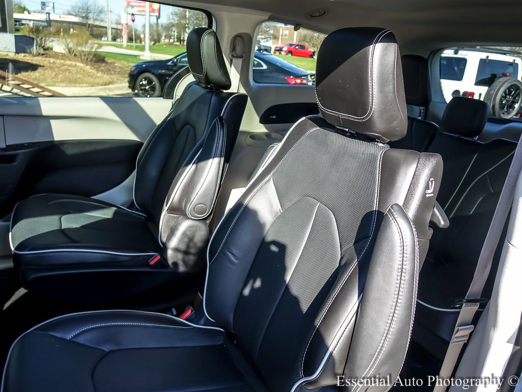 Used 2023 Chrysler Pacifica Limited image 17