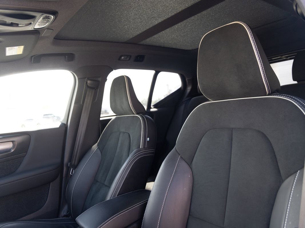 Used 2022 Volvo XC40 T5 R-Design image 15
