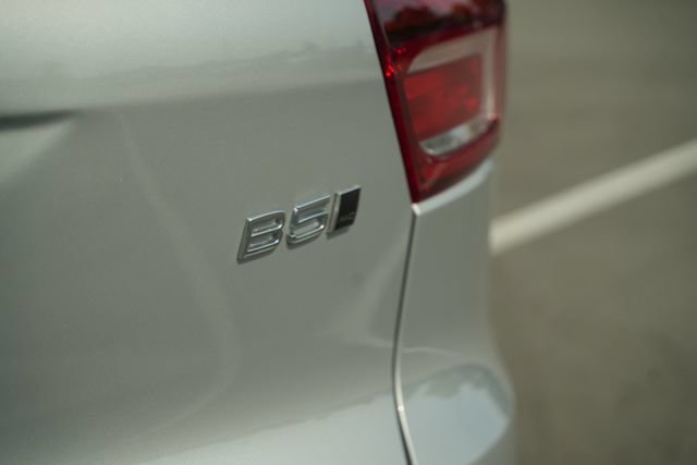 Used 2025 Volvo XC40 B5 Plus AWD/4WD image 44
