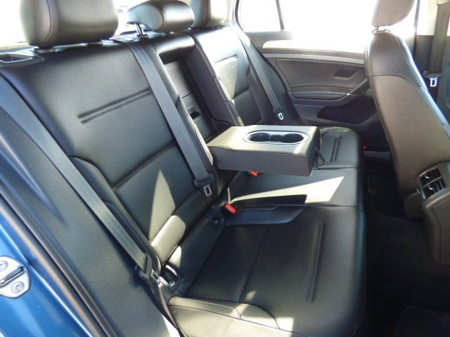 Used 2017 Volkswagen Golf SE image 5