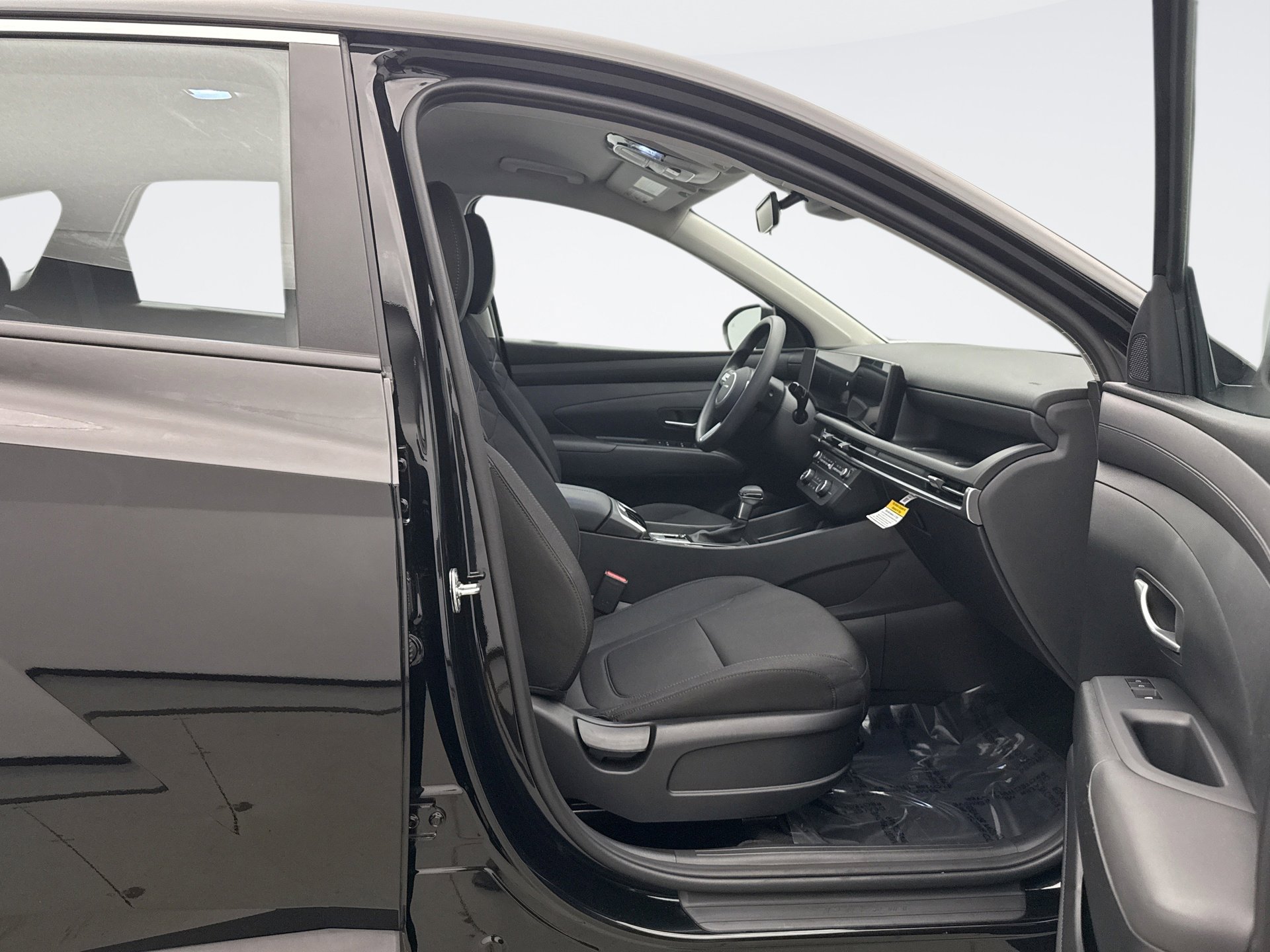 Used 2025 Hyundai Tucson SE image 16