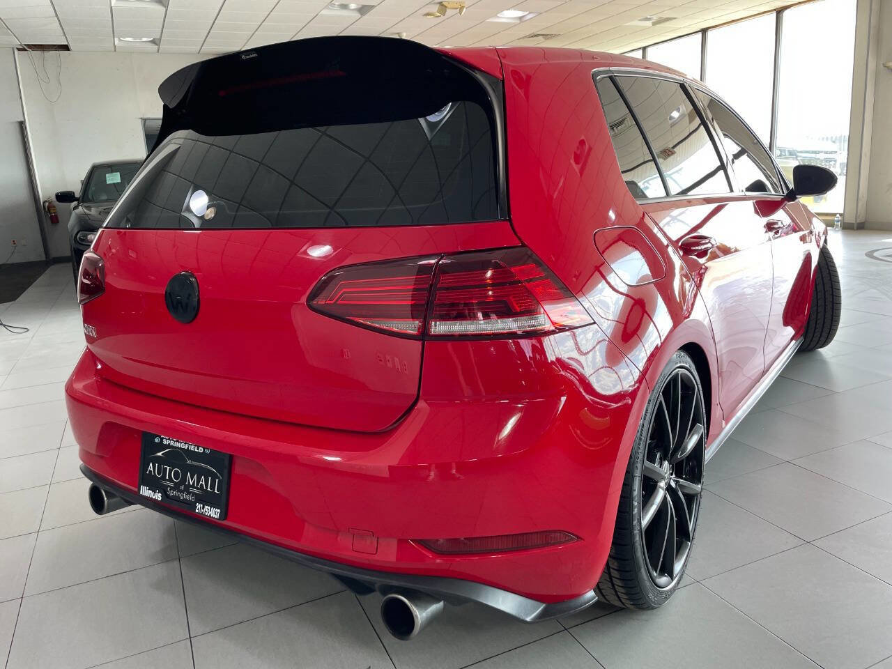 Used 2020 Volkswagen GTI SE image 9