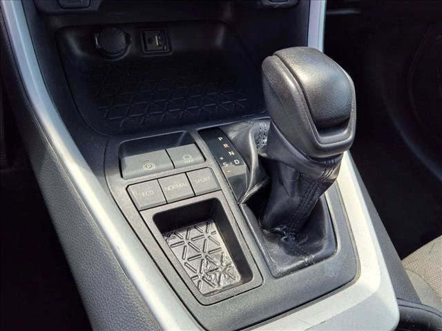 Used 2019 Toyota RAV4 XLE FWD image 11