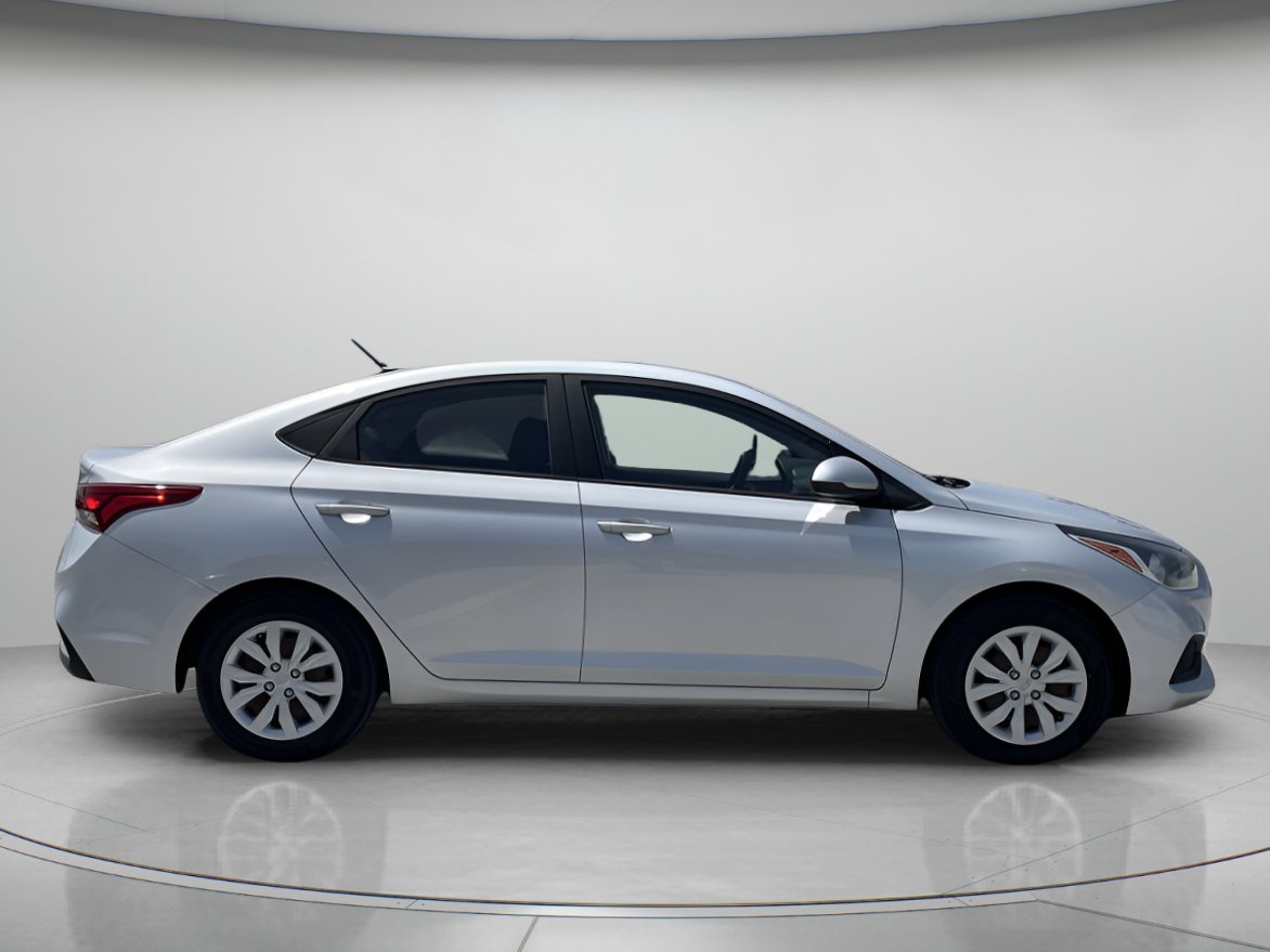 Used 2020 Hyundai Accent SE FWD image 2