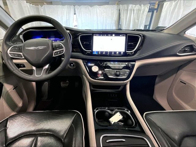 Used 2022 Chrysler Pacifica Limited AWD/4WD image 14