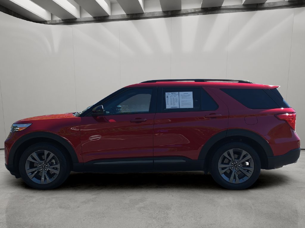 Used 2022 Ford Explorer XLT w/ Equipment Group 202A RWD image 2