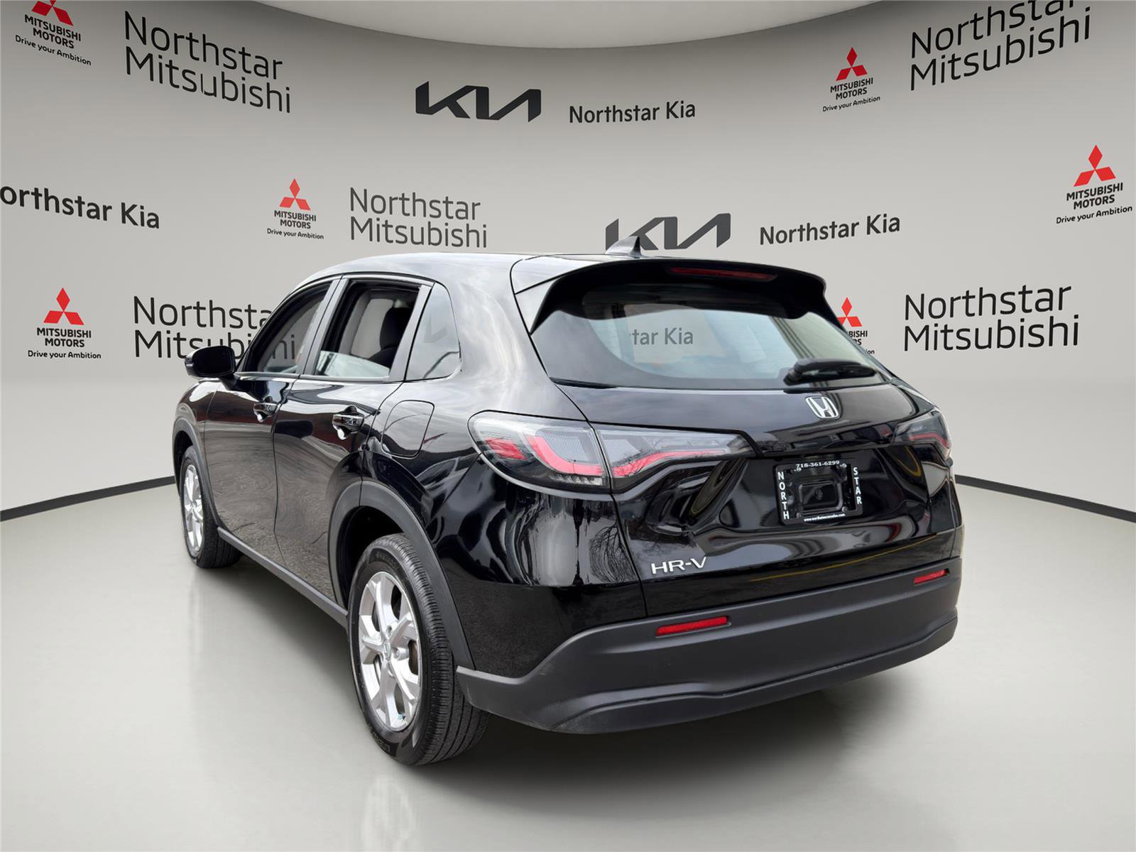 Used 2023 Honda HR-V LX image 2