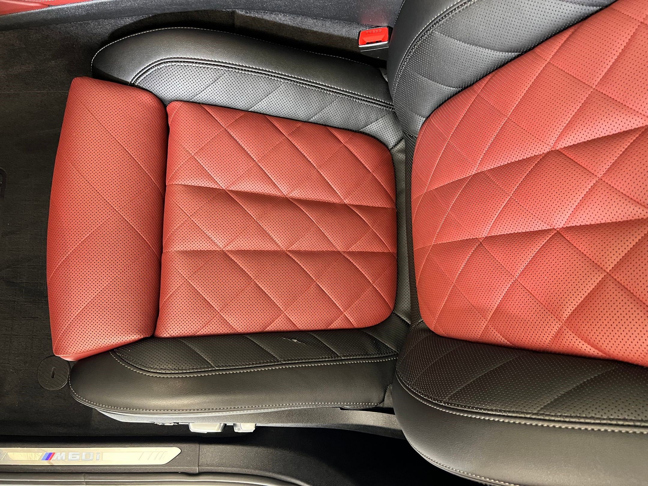 Certified 2024 BMW X6 M60i w/ Executive Package image 25