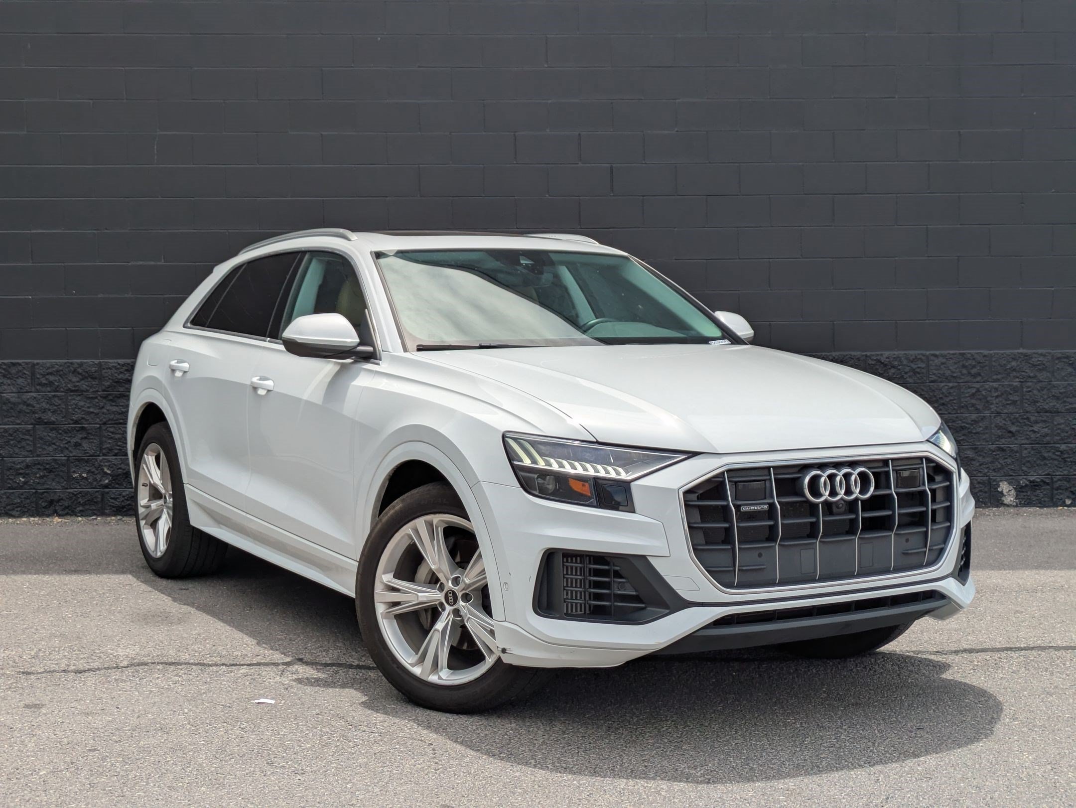 Used 2023 Audi Q8 Premium w/ Convenience Package AWD/4WD image 3