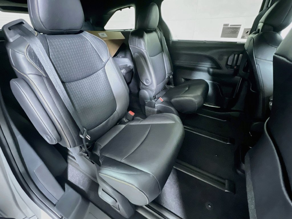 New 2026 Toyota Sienna XLE Woodland Edition AWD/4WD image 20