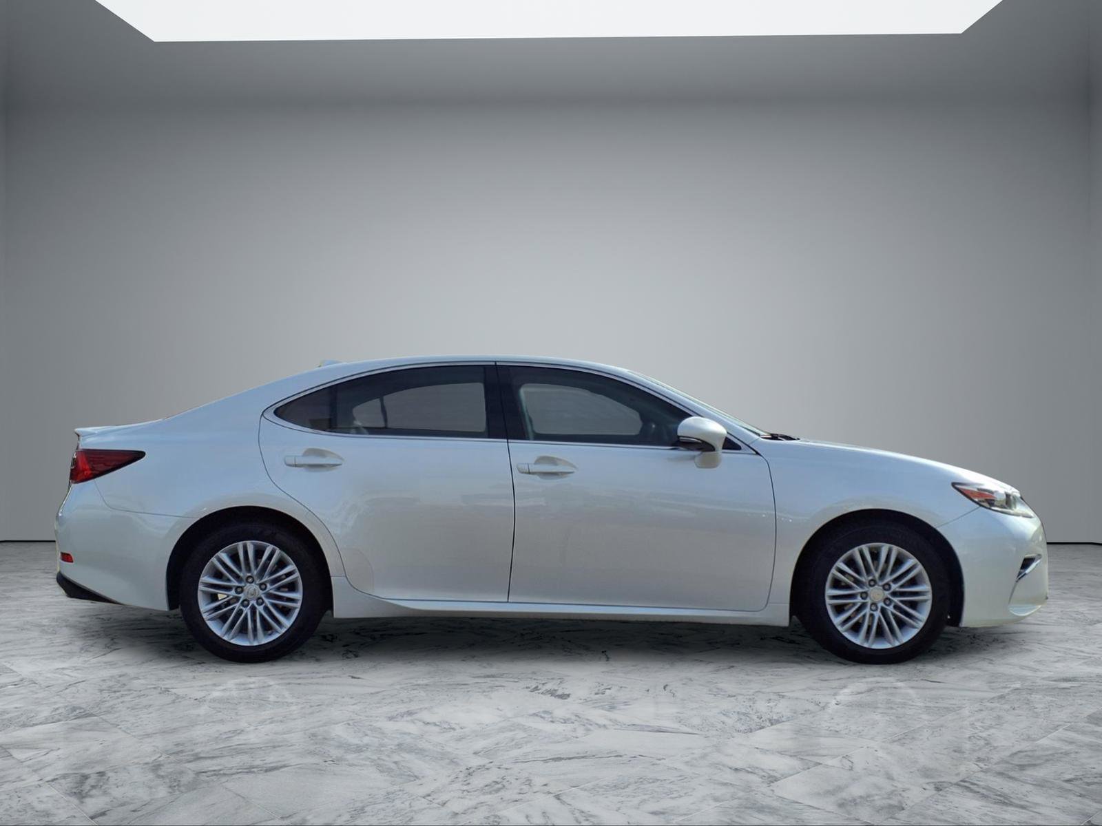 Used 2016 Lexus ES 350 4DR SDN w/ Premium Package w/Wood Trim image 8