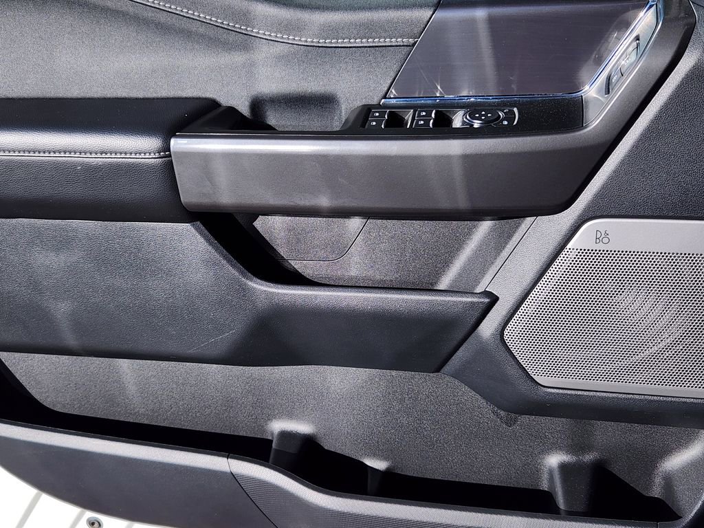 Used 2025 Ford F150 Lariat w/ Equipment Group 501A Mid image 6