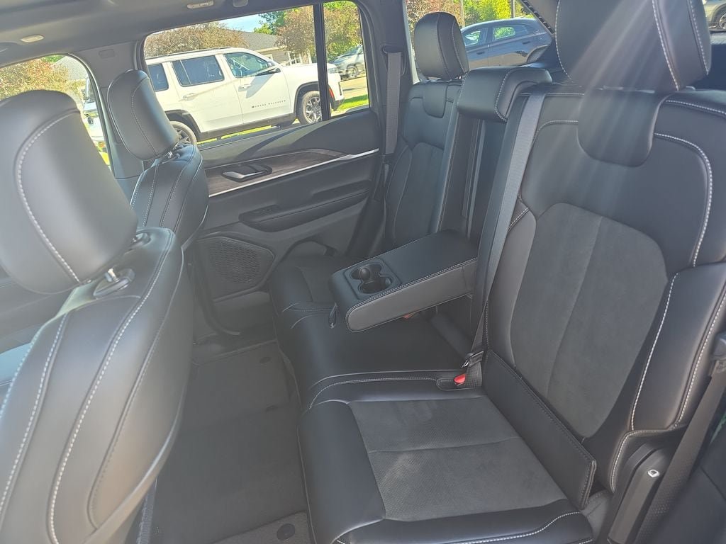 New 2026 Jeep Grand Cherokee Altitude AWD/4WD image 14