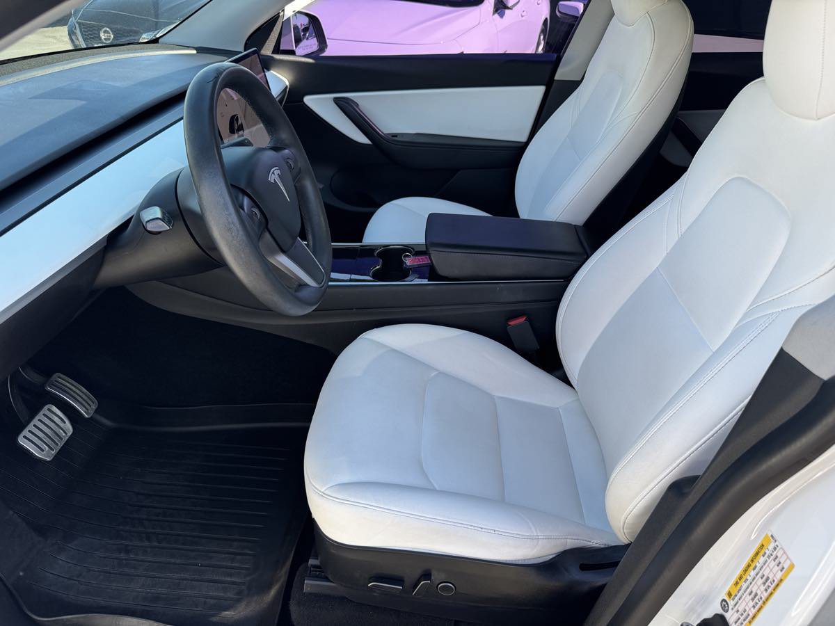 Used 2021 Tesla Model Y Long Range AWD/4WD image 29