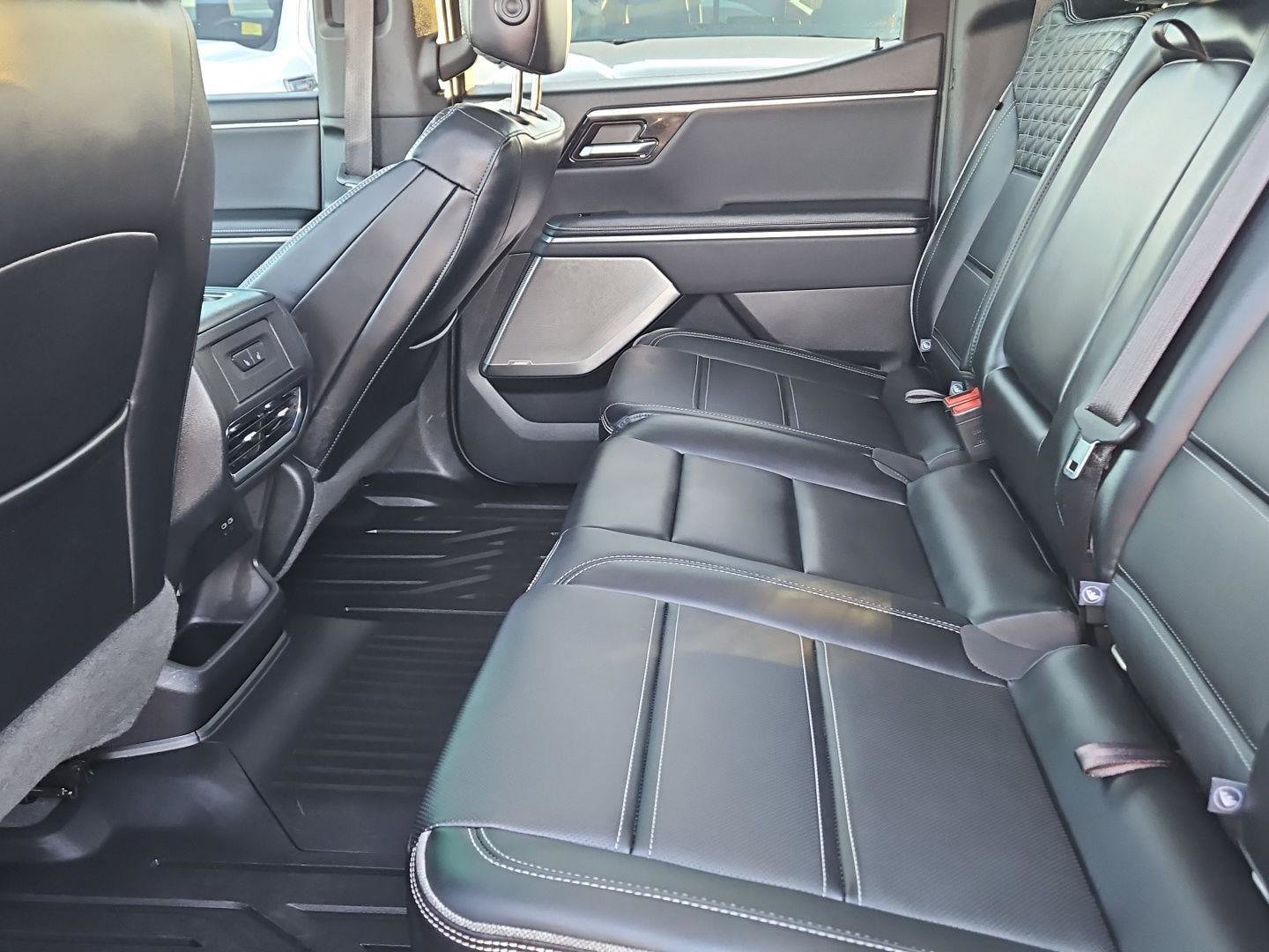 Used 2024 GMC Sierra EV Denali AWD/4WD image 12
