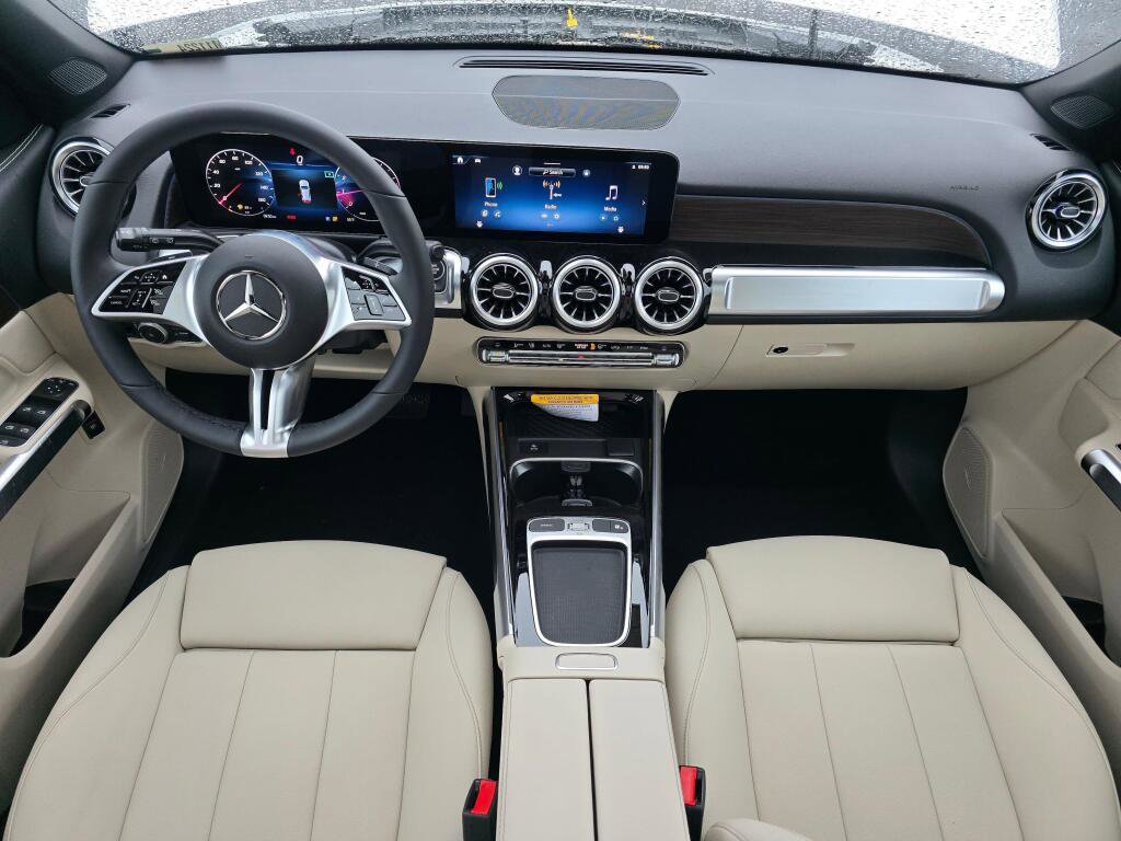 New 2026 Mercedes-Benz GLB 250 4MATIC image 17