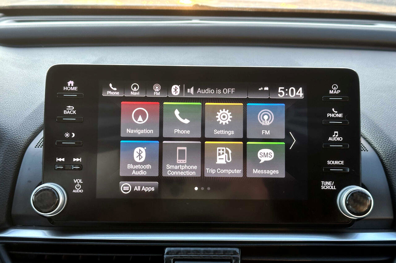 Used 2018 Honda Accord Touring image 17