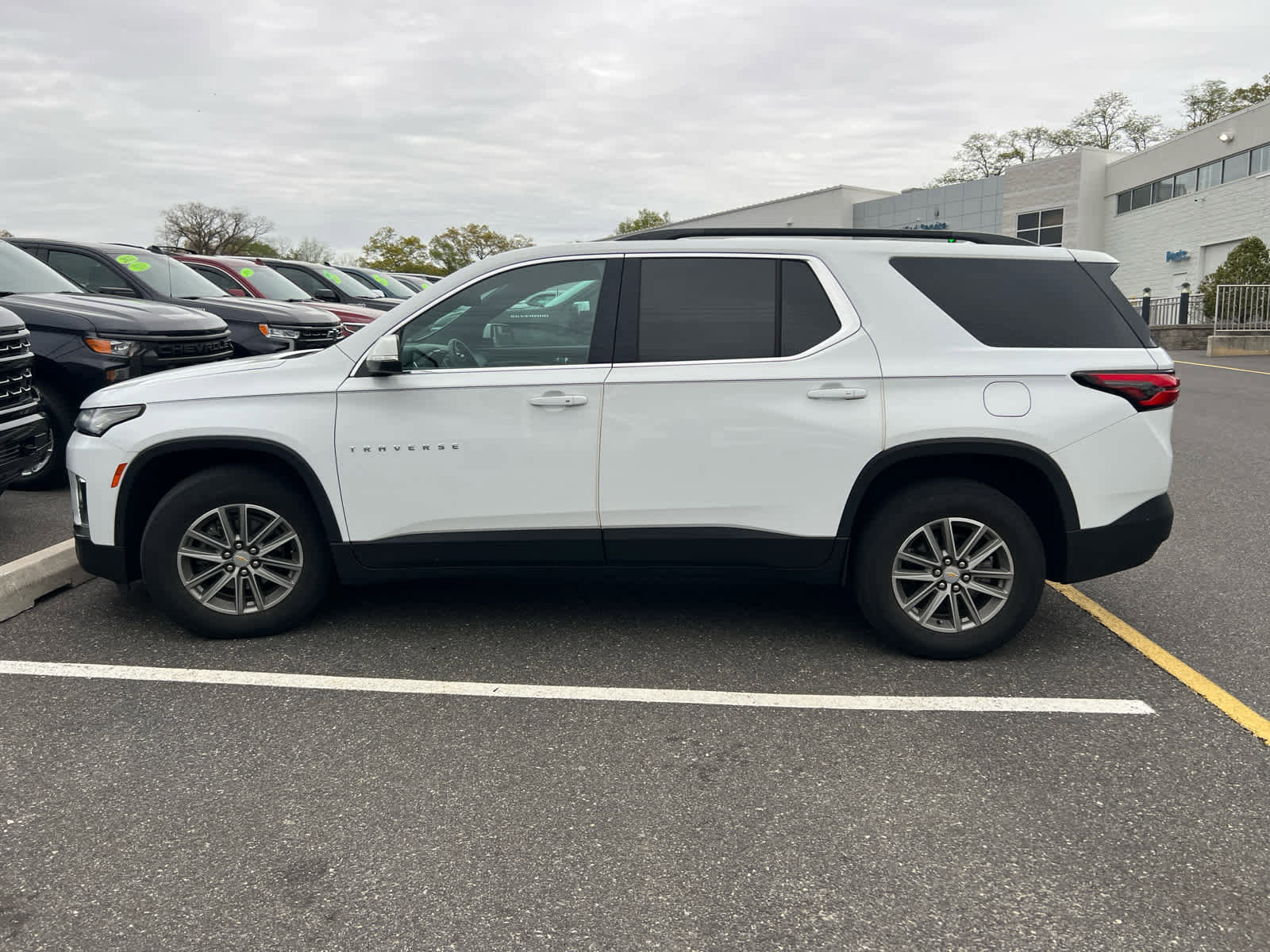 Certified 2023 Chevrolet Traverse LT FWD image 6