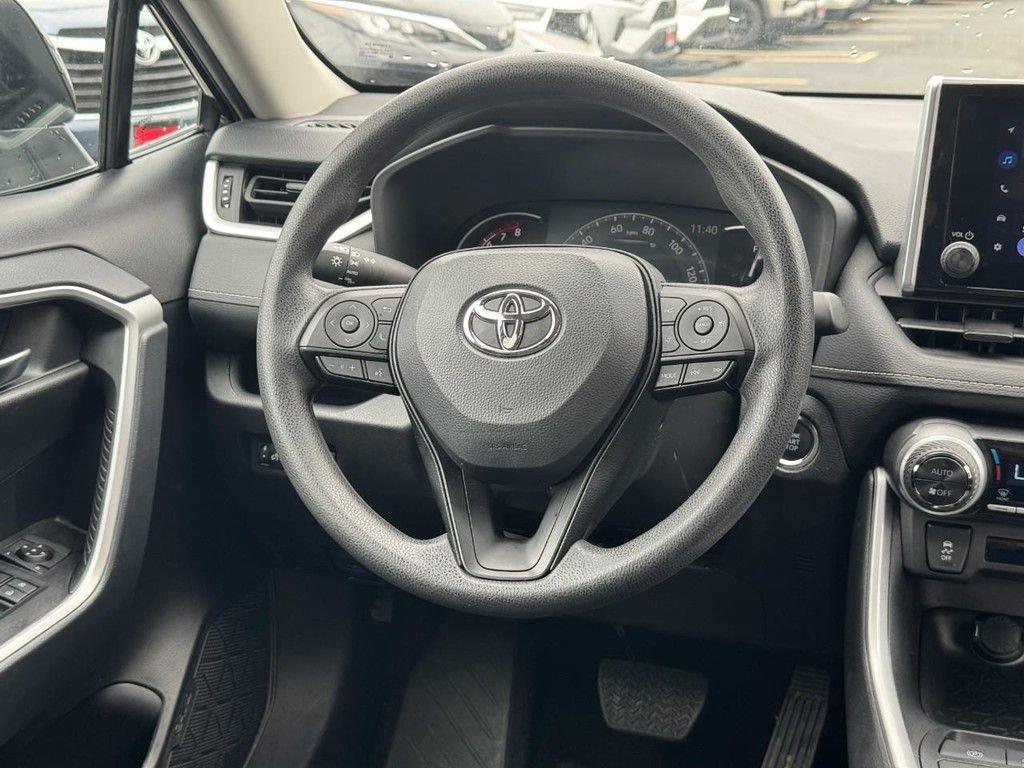 Used 2025 Toyota RAV4 XLE AWD/4WD image 18