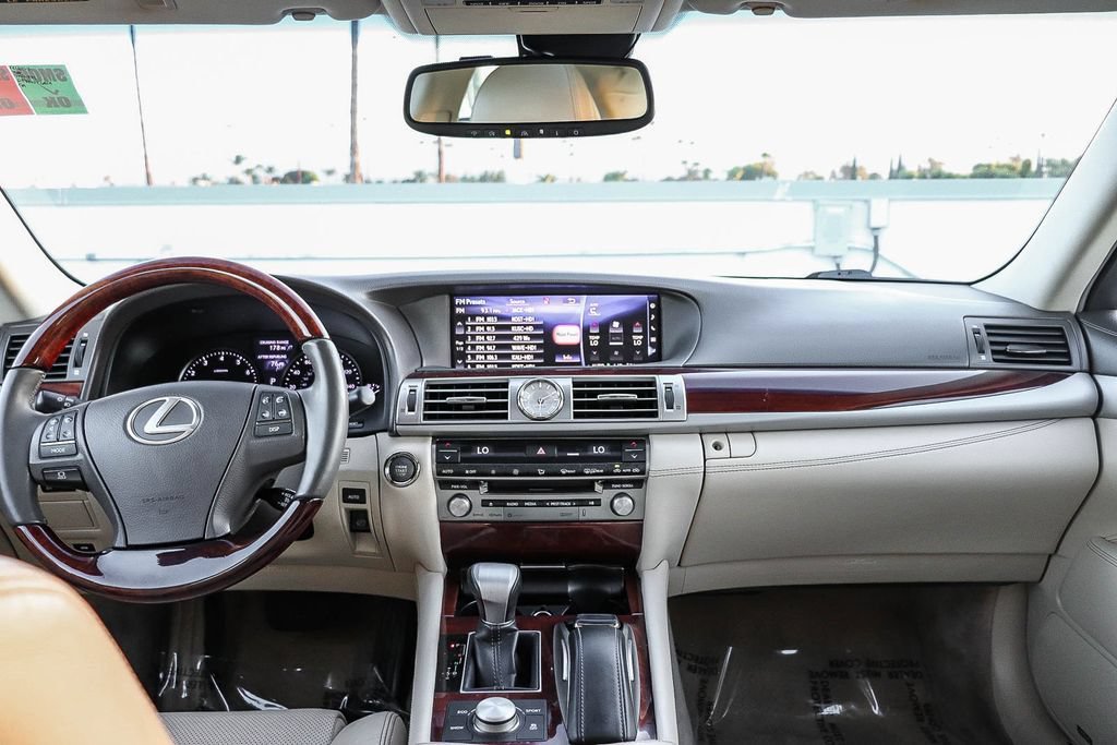 Used 2016 Lexus LS 460 w/ Comfort Package RWD image 15