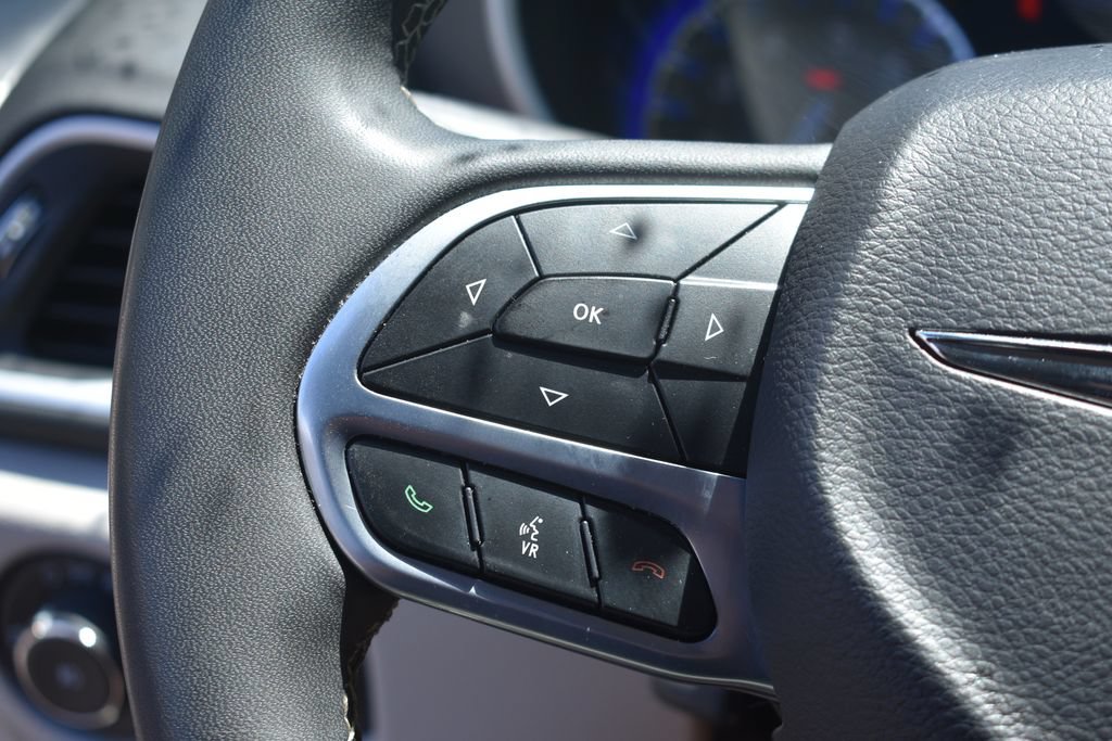 Used 2024 Chrysler Pacifica Touring-L FWD image 16