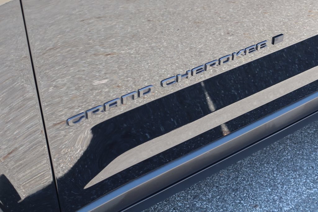 Used 2024 Jeep Grand Cherokee Altitude AWD/4WD image 9