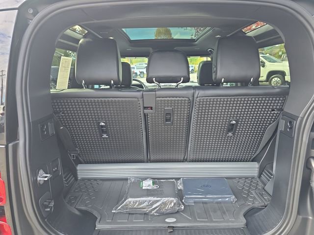 Used 2022 Land Rover Defender 90 X-Dynamic S image 32