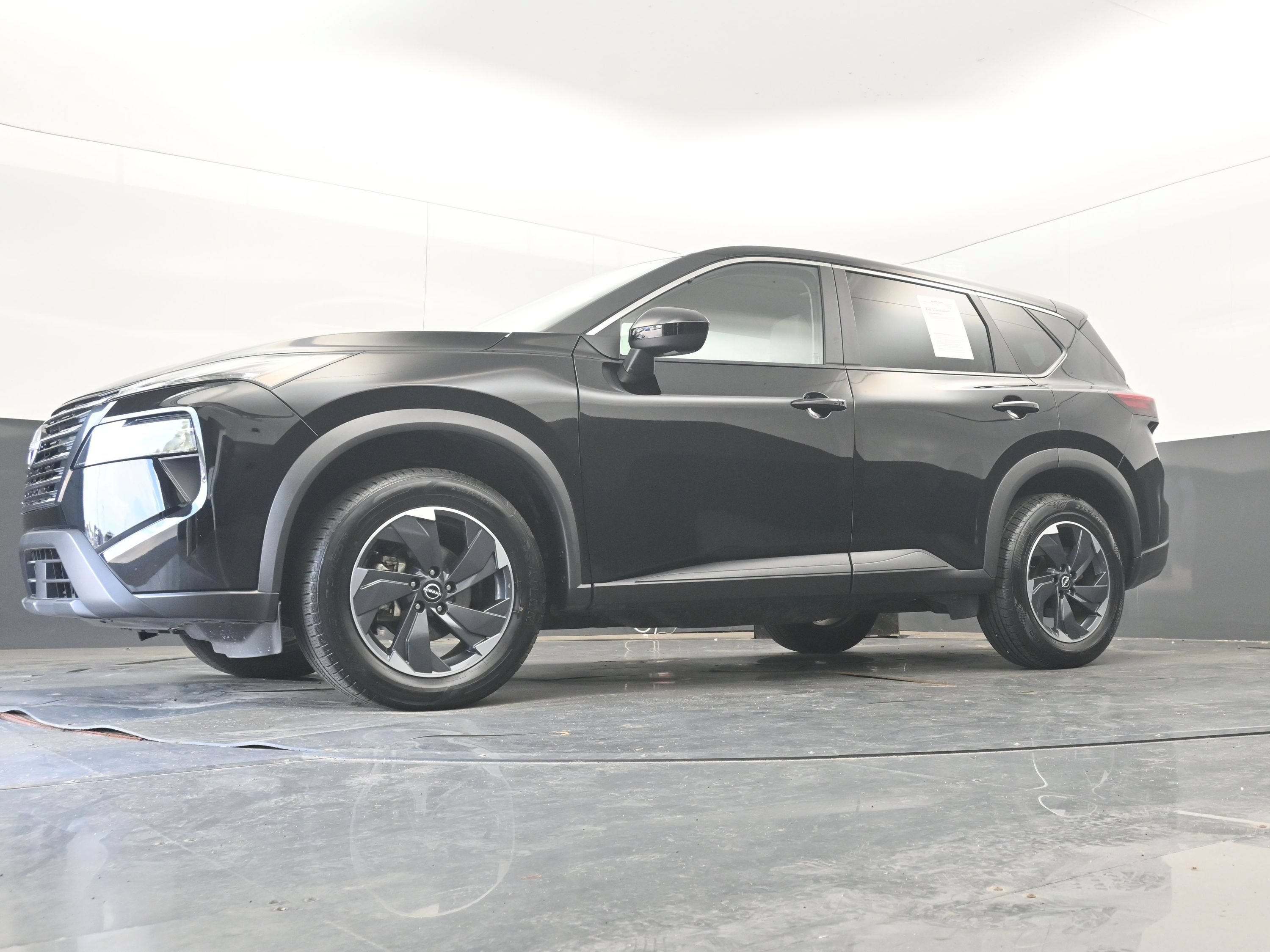 Used 2025 Nissan Rogue SV FWD image 29