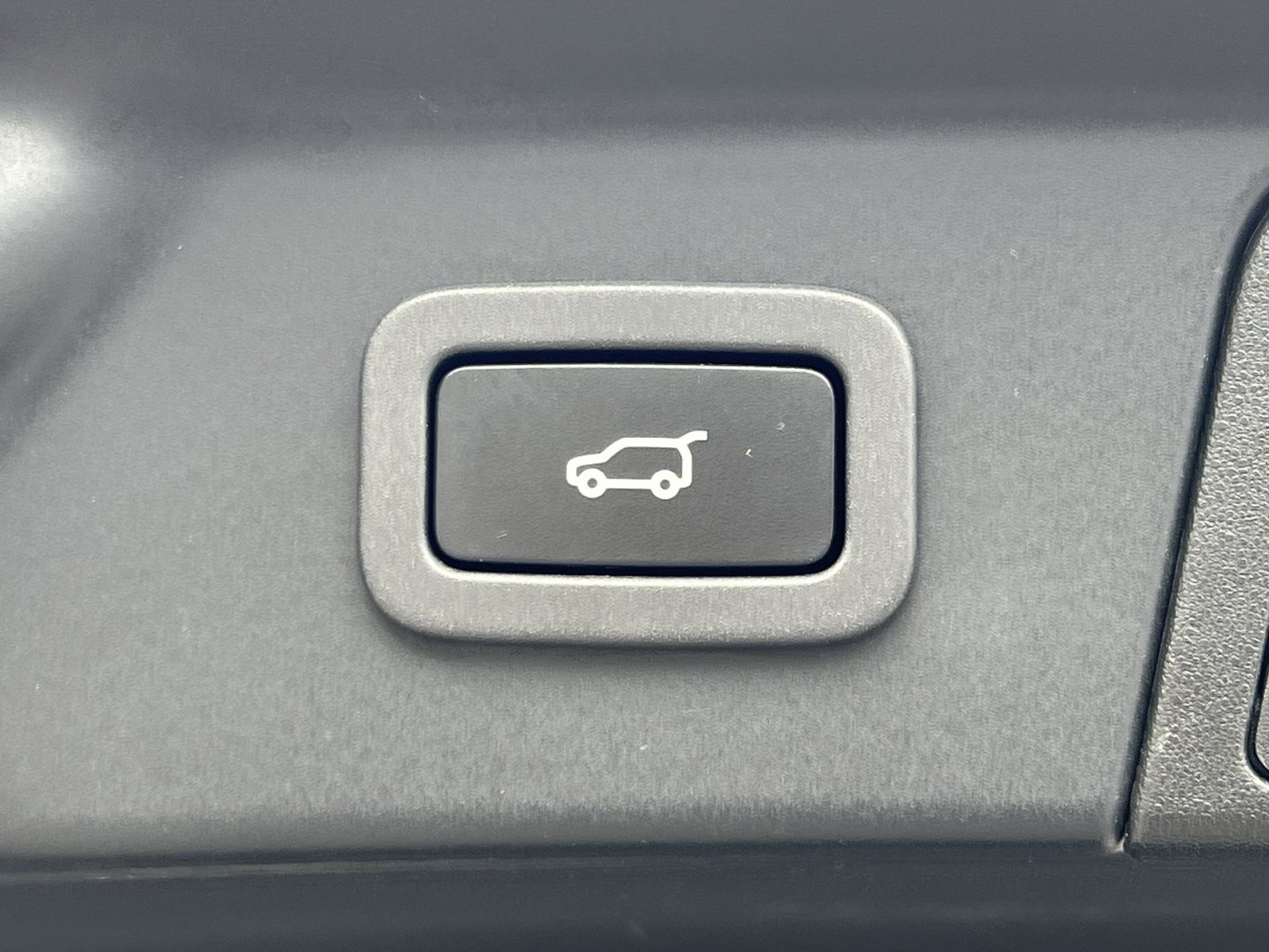 Used 2019 Land Rover Range Rover Velar R-Dynamic HSE AWD/4WD image 32
