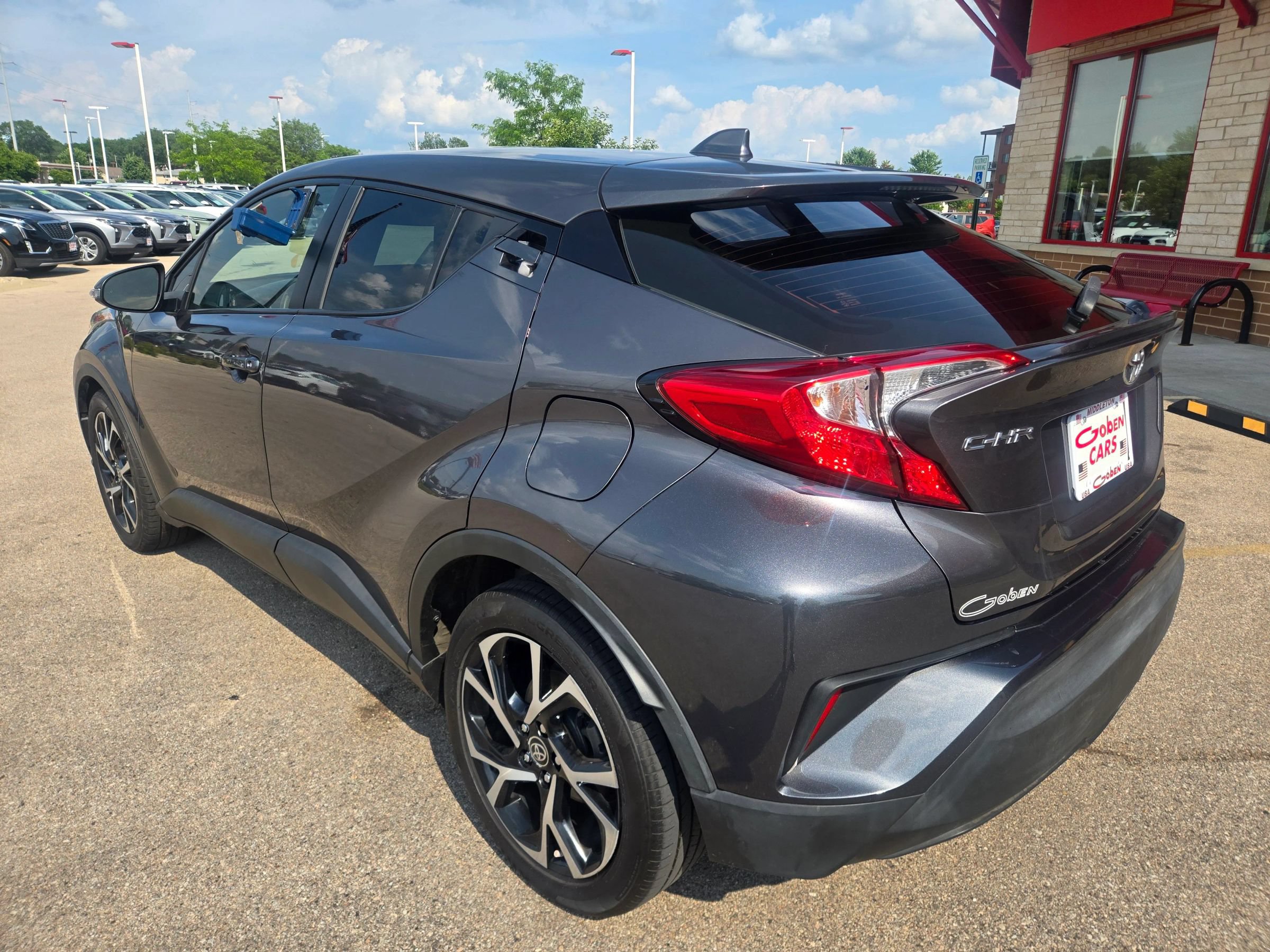 Used 2021 Toyota C-HR XLE FWD image 6