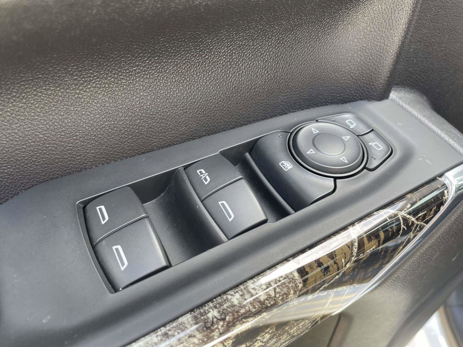 Used 2023 Chevrolet Silverado 1500 Custom Trail Boss w/ Realtree Special Edition image 6