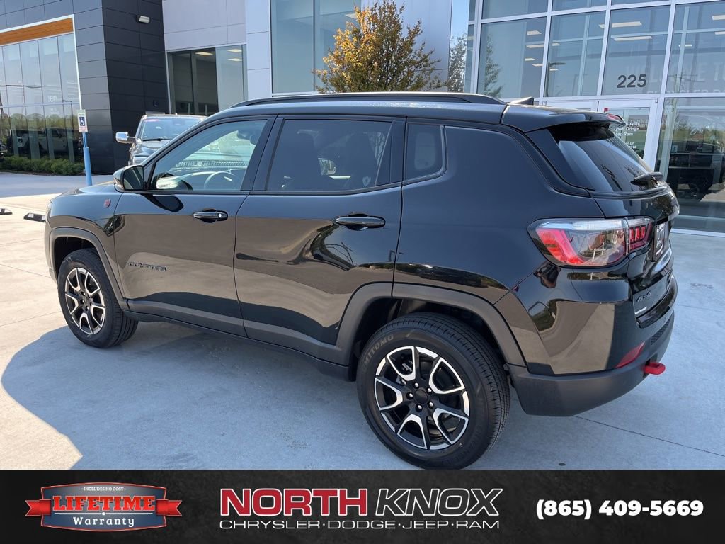 Used 2024 Jeep Compass Trailhawk AWD/4WD image 16