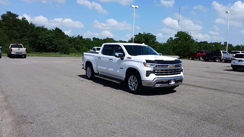 Used 2025 Chevrolet Silverado 1500 LTZ image 2