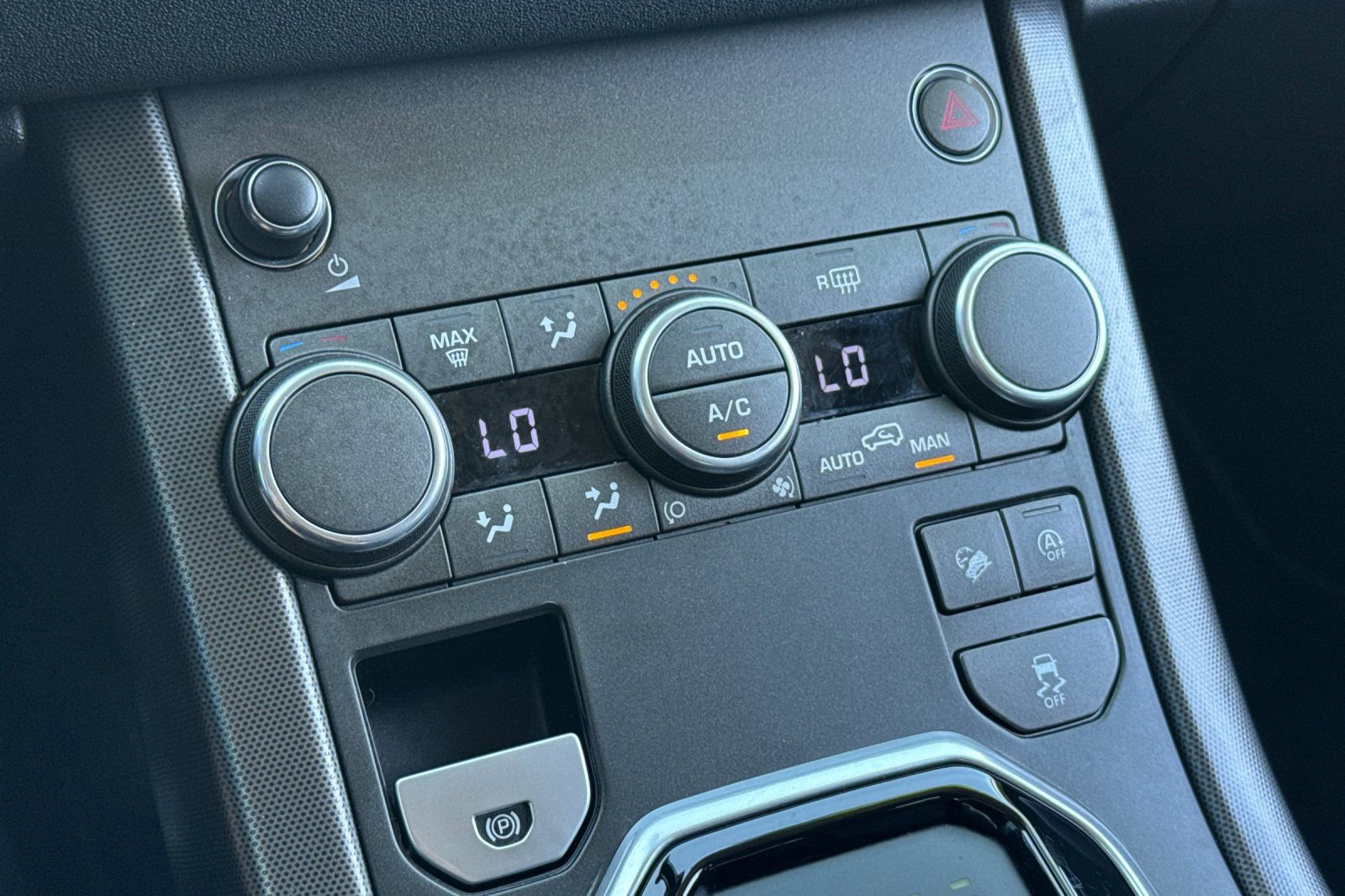 Used 2019 Land Rover Range Rover Evoque SE image 29