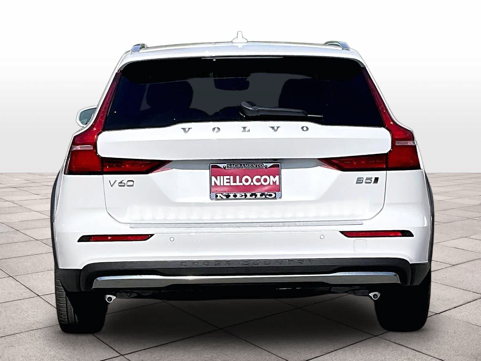 New 2026 Volvo V60 B5 Cross Country Plus w/ Protection Package Premier AWD/4WD image 6