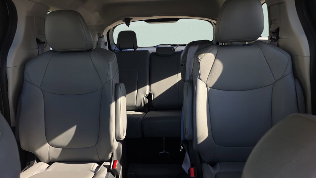 Used 2023 Toyota Sienna XLE image 13