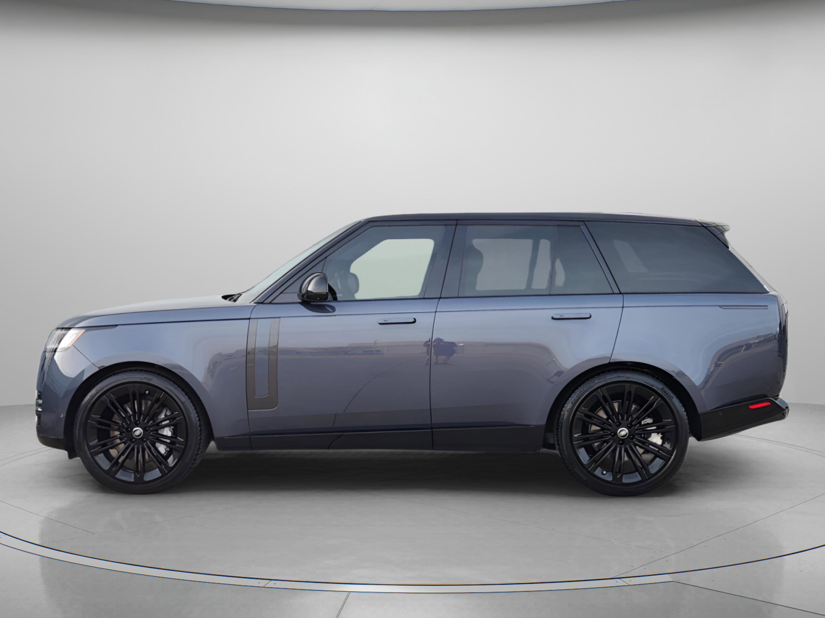 Certified 2025 Land Rover Range Rover SE image 2