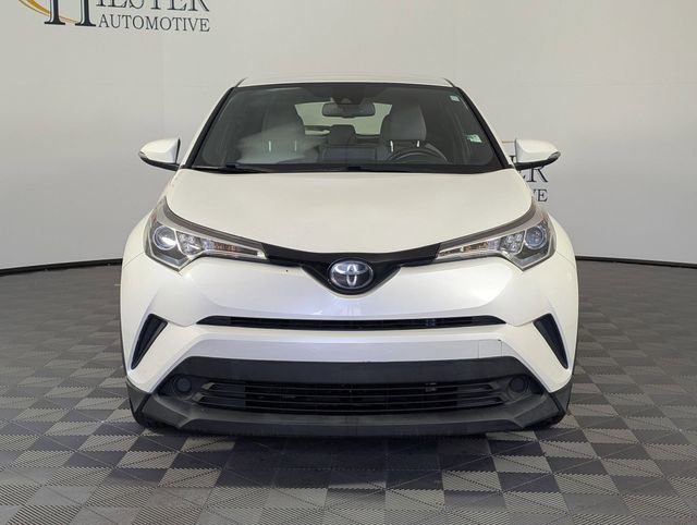 Used 2019 Toyota C-HR XLE FWD image 3