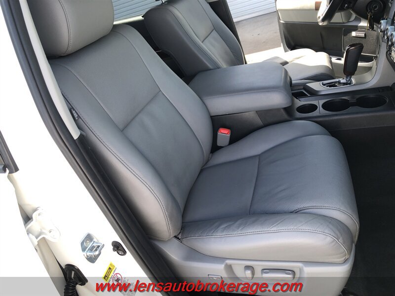 Used 2017 Toyota Sequoia Platinum AWD/4WD image 26