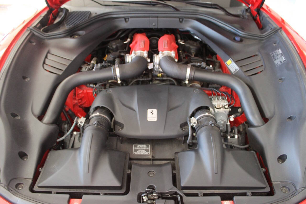 Used 2016 Ferrari California T RWD image 13