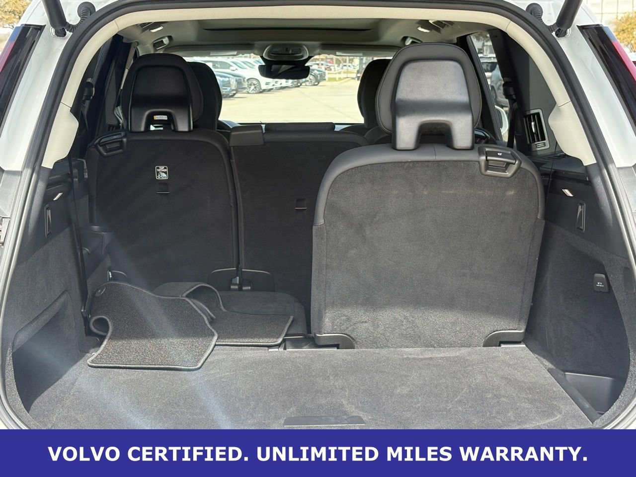 Certified 2025 Volvo XC90 B6 Plus image 38