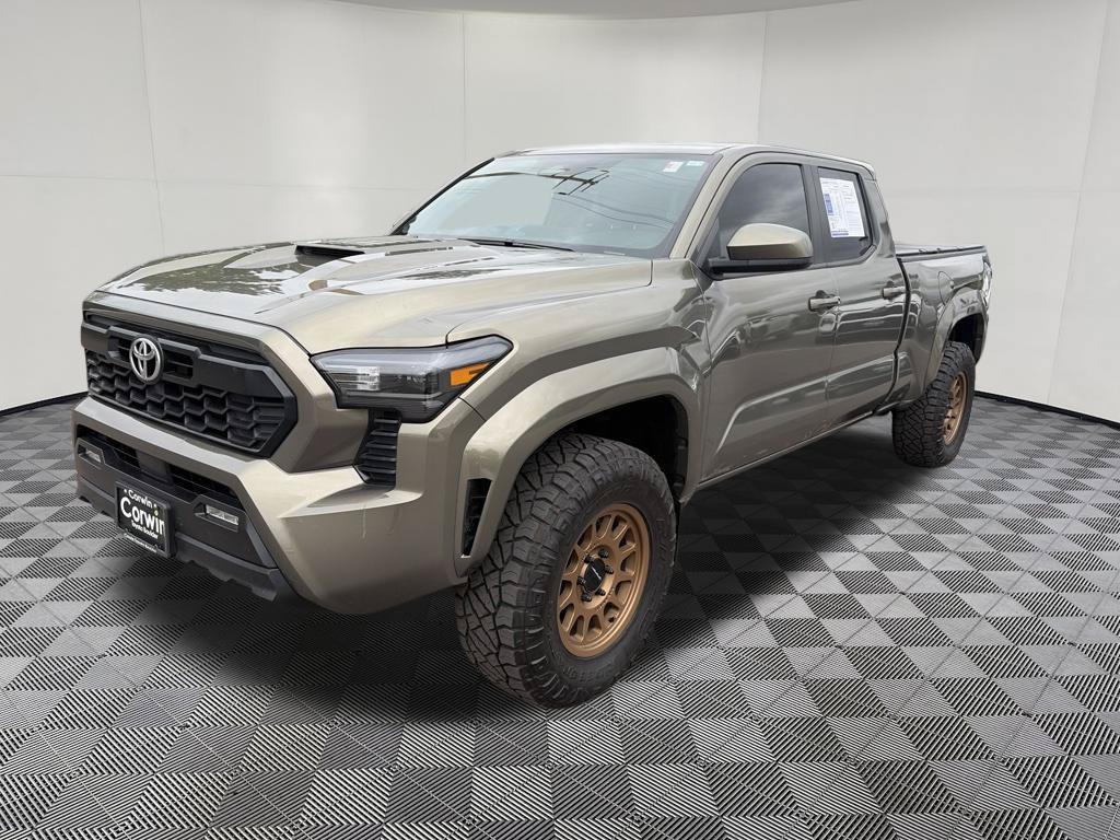 Used 2024 Toyota Tacoma TRD Sport AWD/4WD image 4
