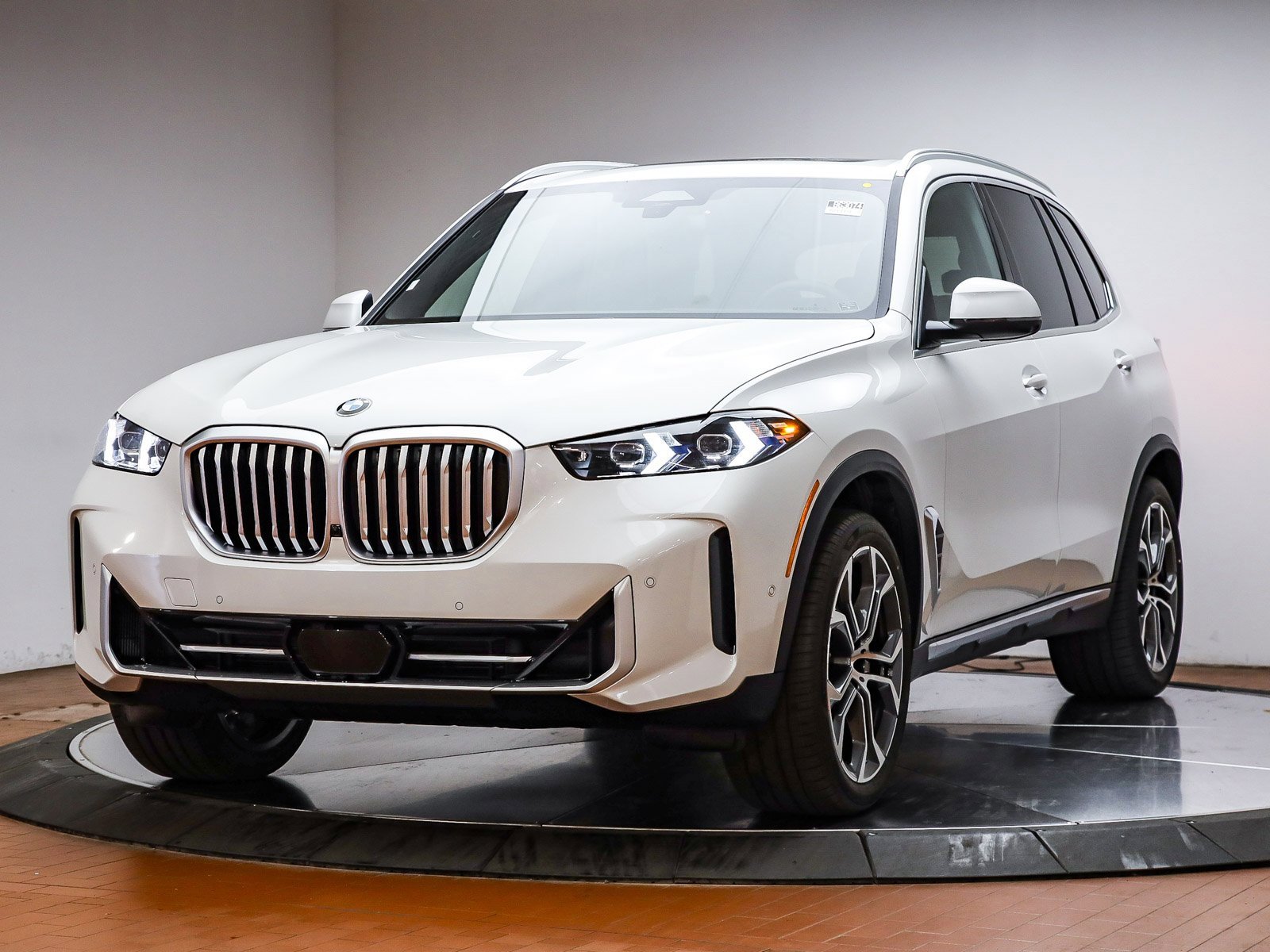 New 2026 BMW X5 sDrive40i w/ Premium Package image 1