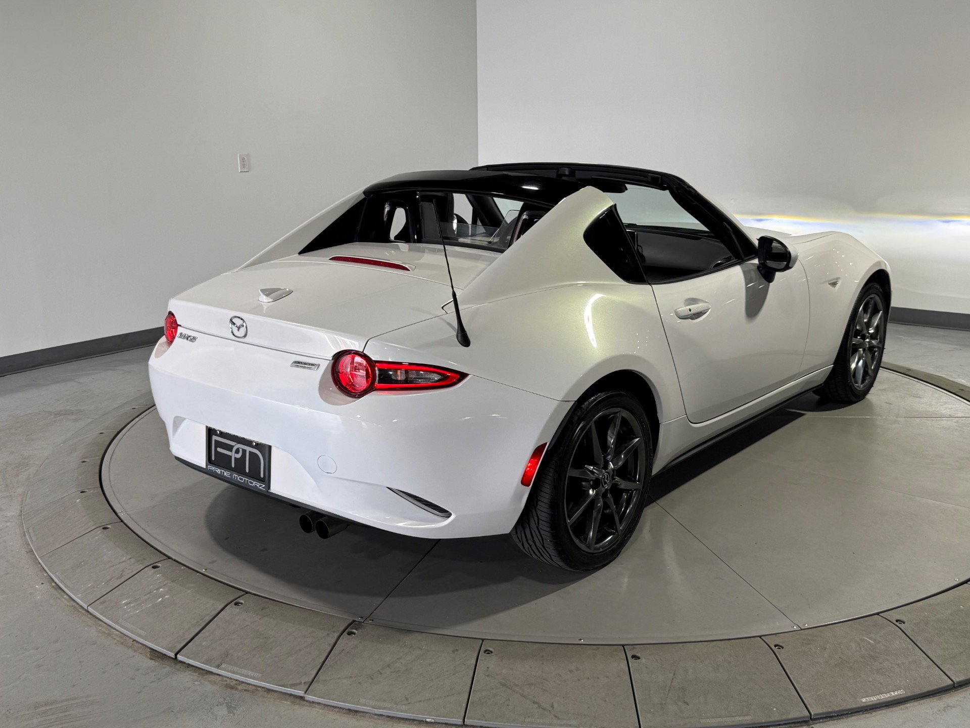 Used 2017 MAZDA MX-5 Miata RF Grand Touring RWD image 16