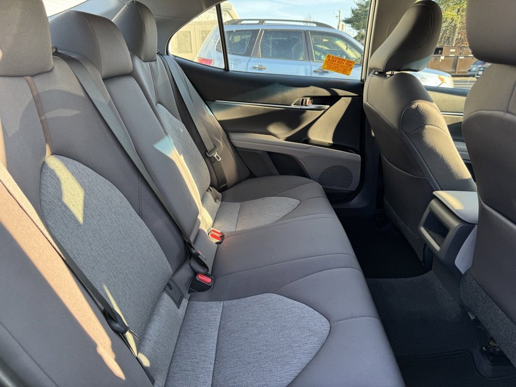 Used 2018 Toyota Camry LE image 8