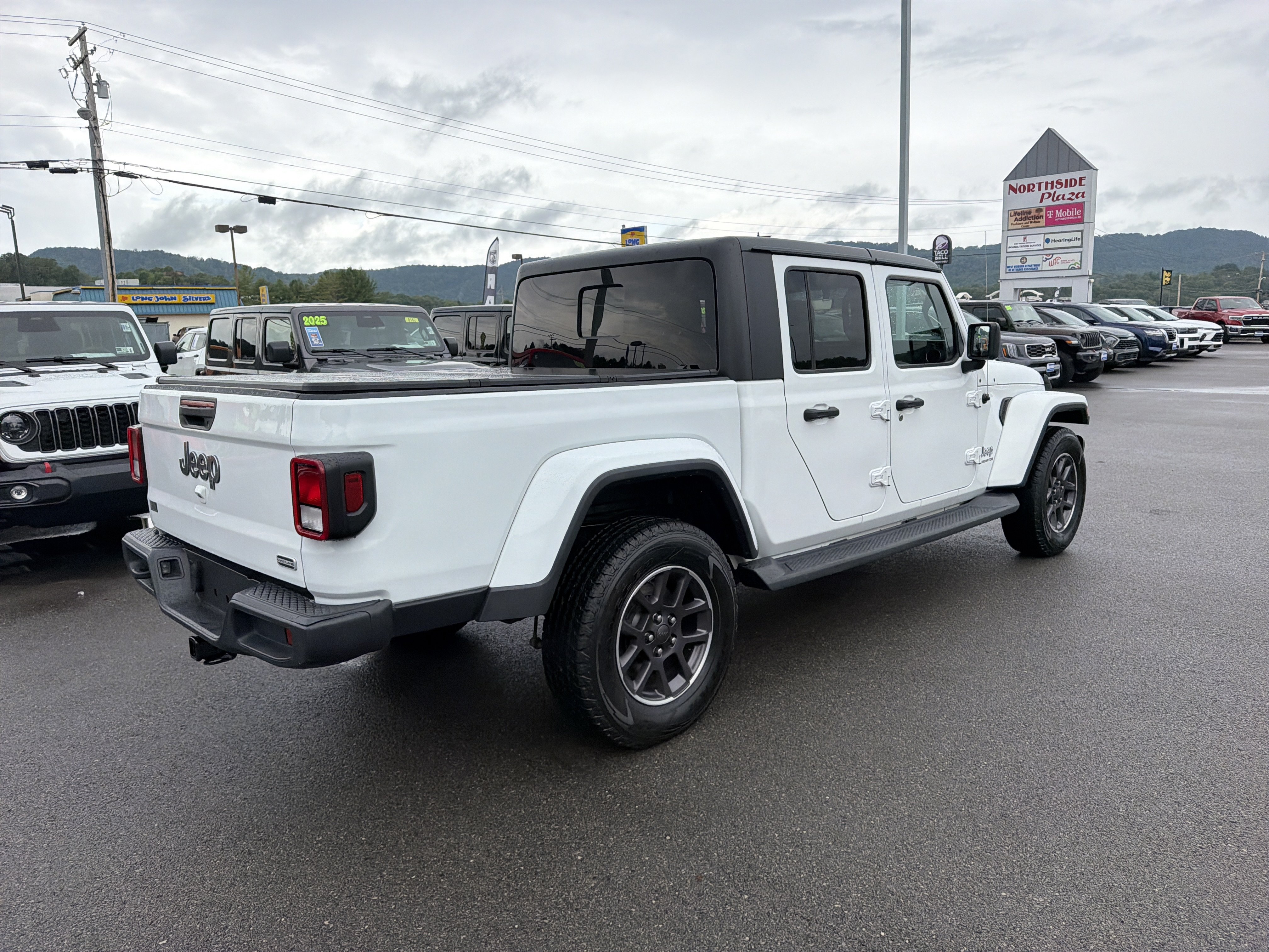 Used 2021 Jeep Gladiator Overland w/ Popular Equipment Package AWD/4WD image 6