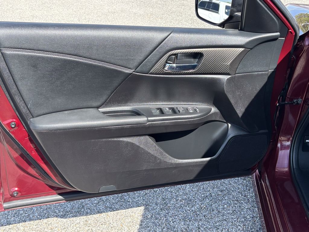 Used 2017 Honda Accord Sport image 14